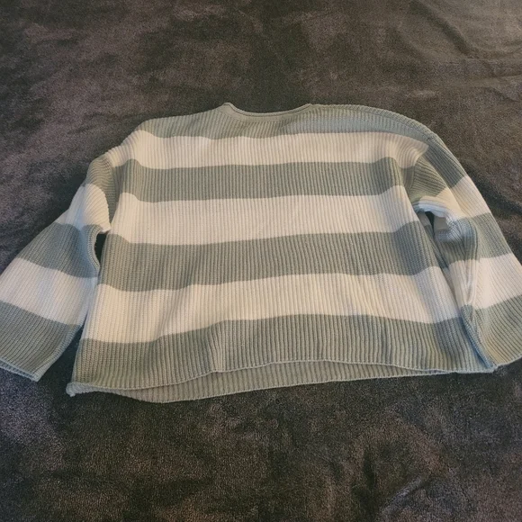 Striped Green and White Sweater Size XL - Picture 6 of 6